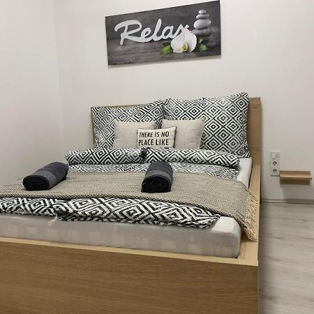 Forint Apartmanok Miskolc Esterno foto