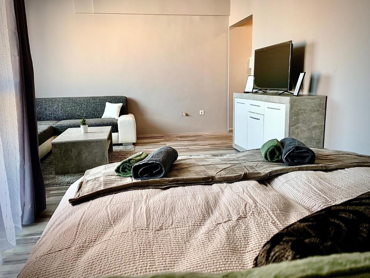 Forint Apartmanok Miskolc Esterno foto