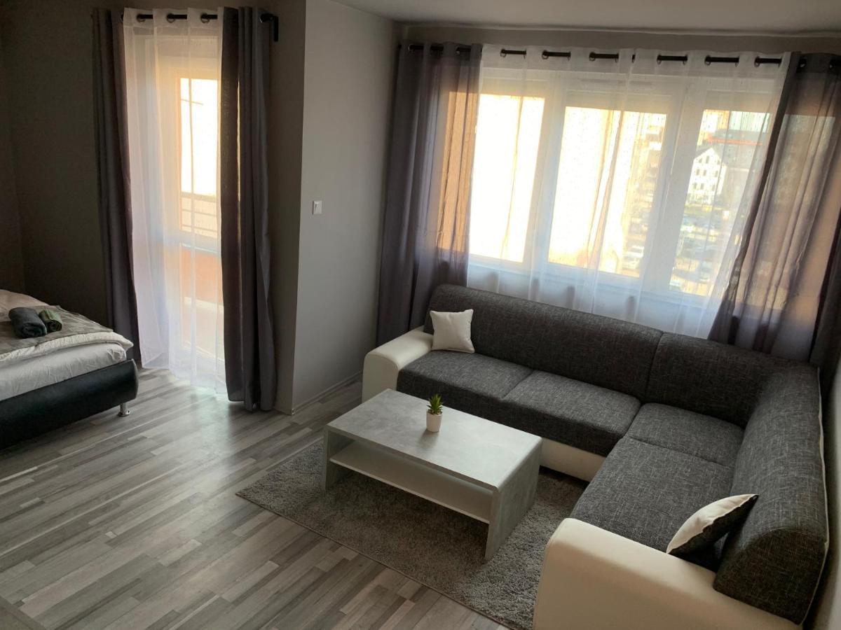 Forint Apartmanok Miskolc Esterno foto