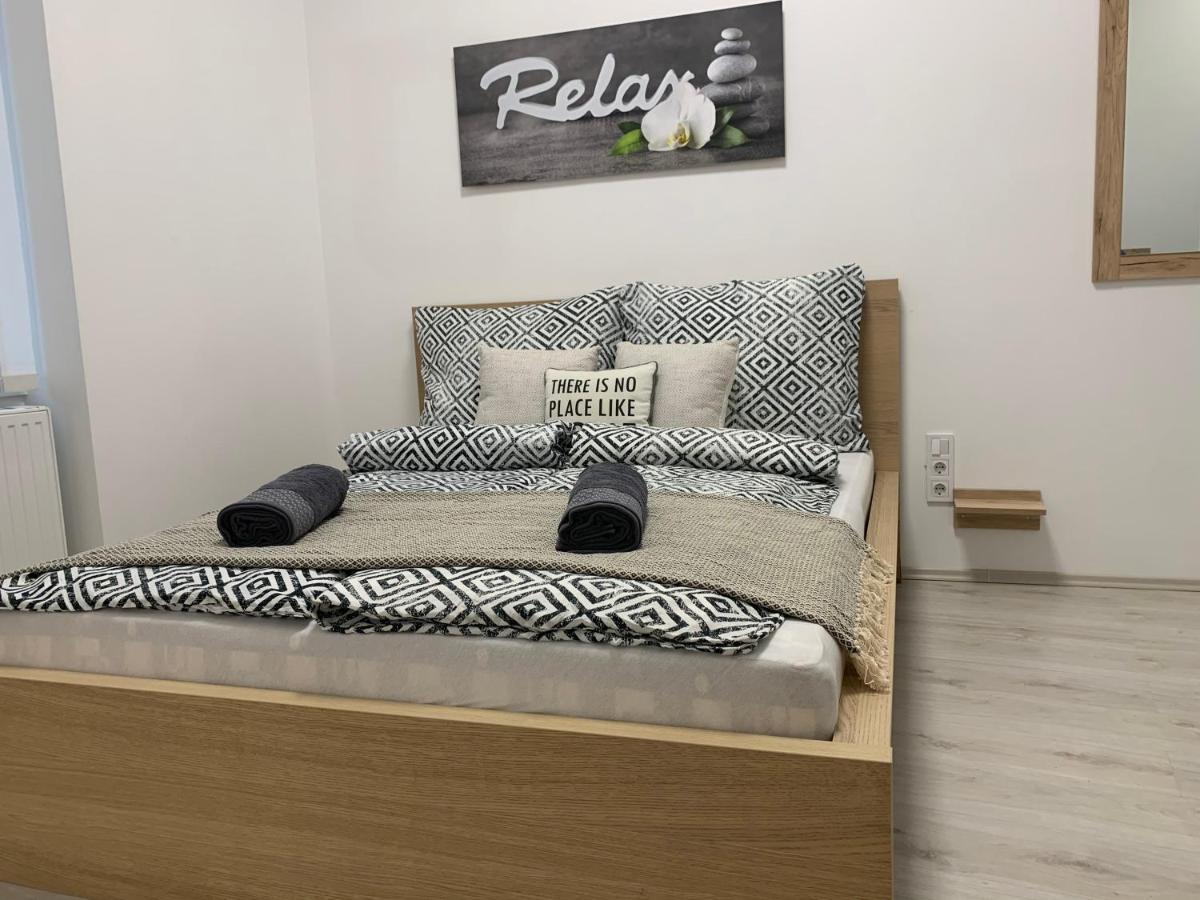 Forint Apartmanok Miskolc Esterno foto