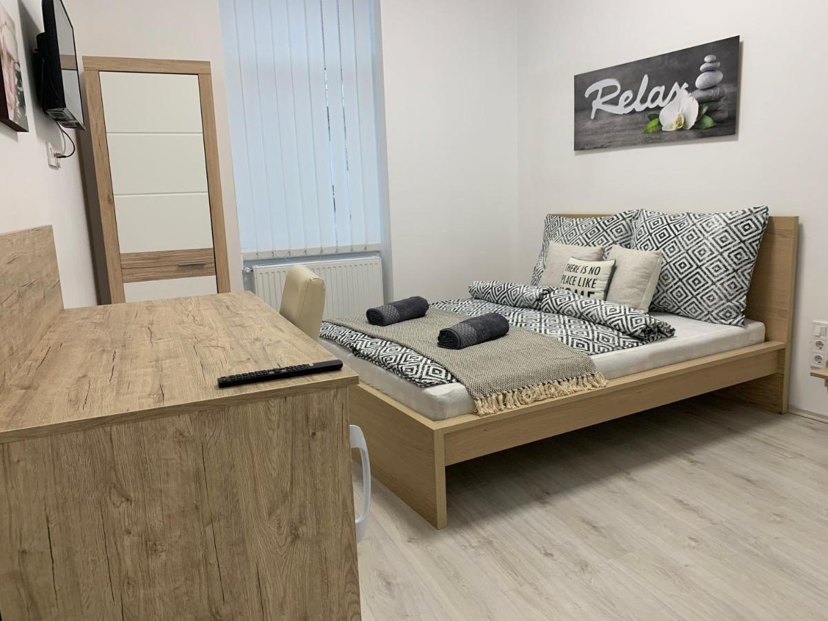 Forint Apartmanok Miskolc Esterno foto